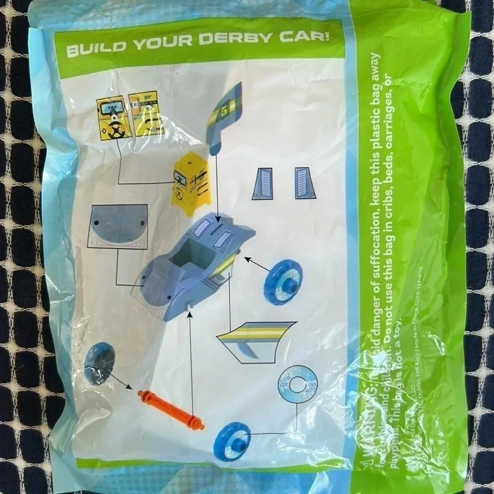 Wendy’s meal toy build car Square Cup Derby 14 piece ages 3 & up